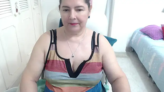 leonela 69 online show from April 15, 2026, 1:15 pm