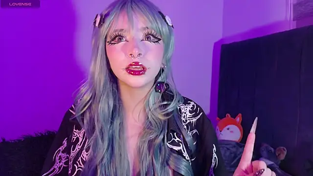 purplelilith3 online show from June 16, 2026, 11:10 am