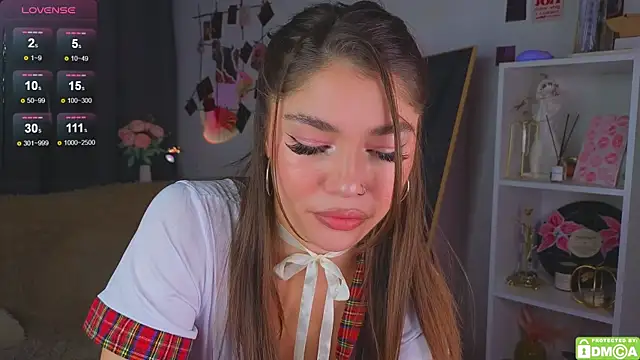 Snapshot of Caroline__Brown chatting on November 13, 2025, 4:27 am Caroline Brown online show from November 13, 2025, 4:27 am