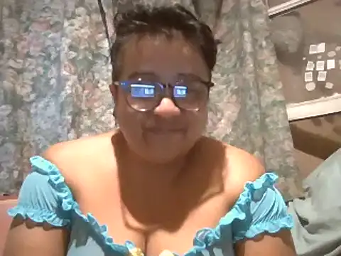 Snapshot of erinadarling79 chatting on February 18, 2025, 11:52 pm erinadarling79 online show from February 18, 2025, 11:52 pm