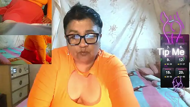 Snapshot of erinadarling79 chatting on October 4, 2025, 2:24 am erinadarling79 online show from October 4, 2025, 2:24 am