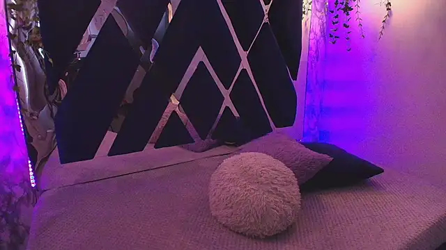 charlotte bluee online show from October 16, 2025, 6:38 pm