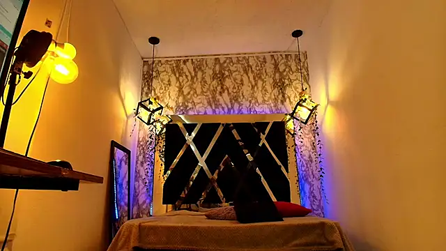 Snapshot of charlotte_bluee chatting on May 28, 2026, 6:58 pm charlotte bluee online show from May 28, 2026, 6:58 pm