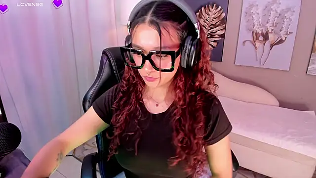 Snapshot of charlotte_bluee chatting on July 16, 2026, 11:24 pm charlotte bluee online show from July 16, 2026, 11:24 pm