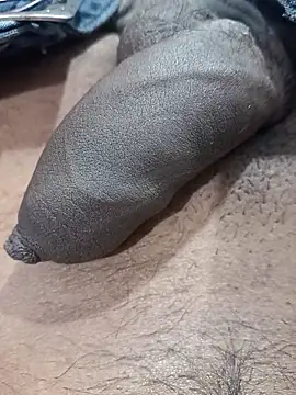 boyyouwant33 online show from February 19, 2025, 12:33 pm