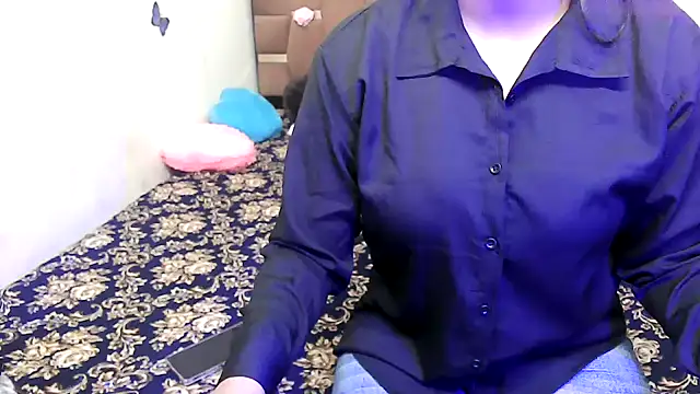 Snapshot of megancatluna chatting on October 26, 2025, 4:13 am megancatluna online show from October 26, 2025, 4:13 am