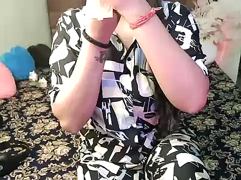 Snapshot of megancatluna chatting on October 15, 2025, 4:00 am megancatluna online show from October 15, 2025, 4:00 am