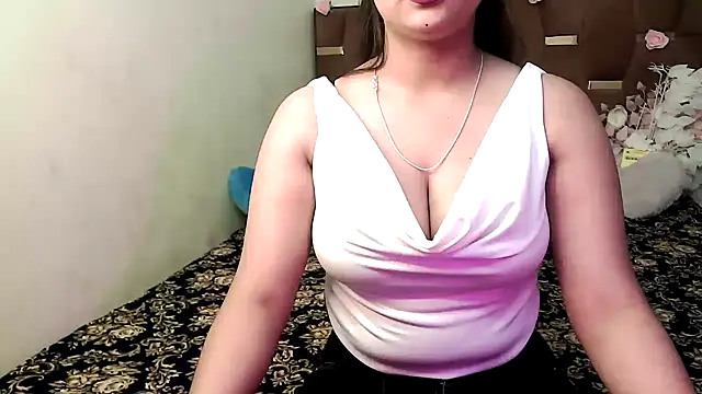 Snapshot of megancatluna chatting on October 19, 2025, 6:27 am megancatluna online show from October 19, 2025, 6:27 am