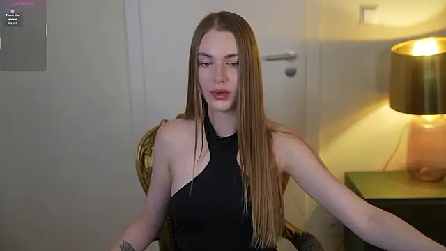 Layla Sweet  online show from February 2, 2026, 8:52 pm