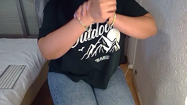 Snapshot of Halima_misshotpussy13 chatting on March 3, 2026, 2:29 am Halima misshotpussy13 online show from March 3, 2026, 2:29 am