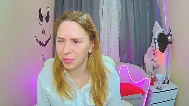 TessaDaybreak online show from November 3, 2025, 7:24 am