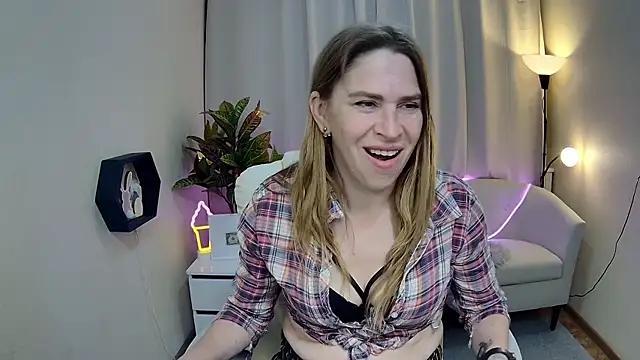Snapshot of TessaDaybreak chatting on May 17, 2026, 6:46 am TessaDaybreak online show from May 17, 2026, 6:46 am