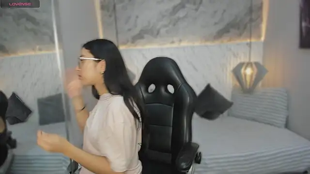 lucelly 15 online show from November 11, 2025, 11:27 am