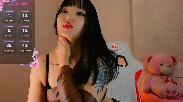 Demonic Angel  online show from June 12, 2026, 3:32 pm