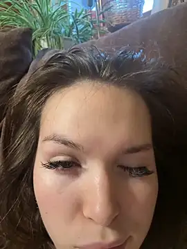 -Amora online show from November 7, 2025, 12:21 pm