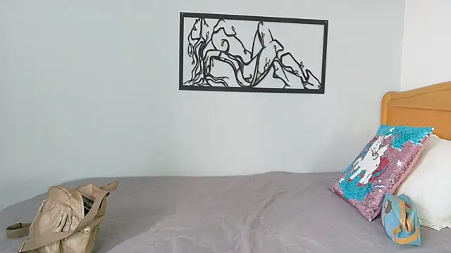 karina-lopez online show from December 15, 2025, 2:01 pm