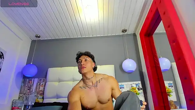 KaryBig3 online show from February 22, 2025, 4:40 am