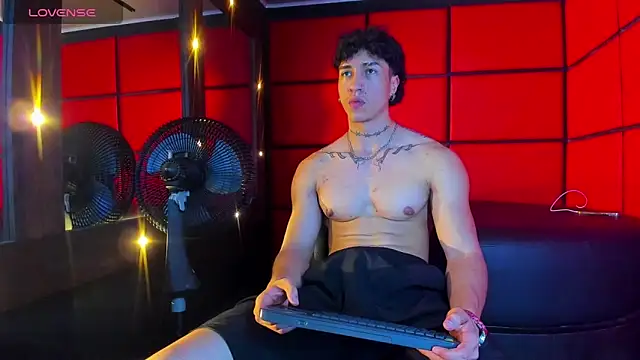 KaryBig3 online show from February 26, 2025, 4:52 am