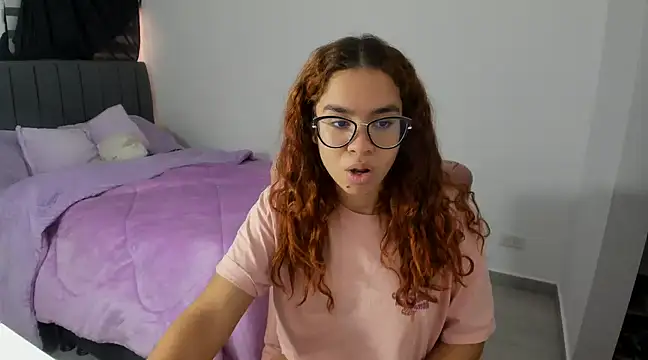 Greciaruiz  online show from February 26, 2025, 7:21 pm
