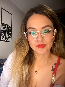 Snapshot of Azaahara_ chatting on November 12, 2025, 9:18 pm Azaahara online show from November 12, 2025, 9:18 pm