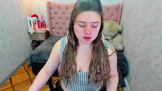 Lianngrace online show from April 17, 2026, 2:31 pm