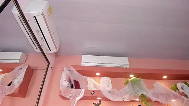 Snapshot of SofiaBennett_ chatting on October 23, 2025, 12:26 pm SofiaBennett online show from October 23, 2025, 12:26 pm