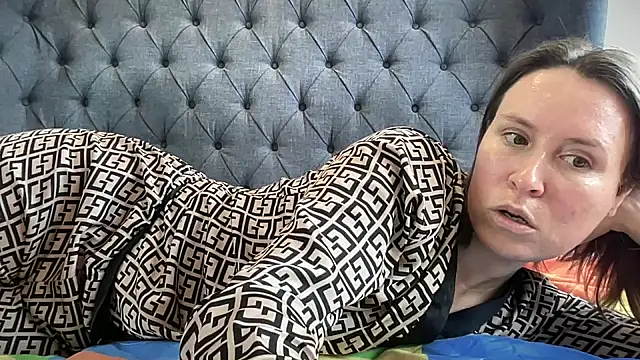 eatmypie69 online show from November 11, 2025, 11:05 am