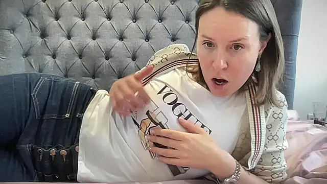 eatmypie69 online show from December 4, 2025, 10:03 am