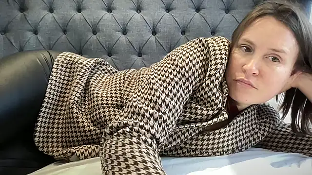 eatmypie69 online show from November 14, 2025, 1:48 pm