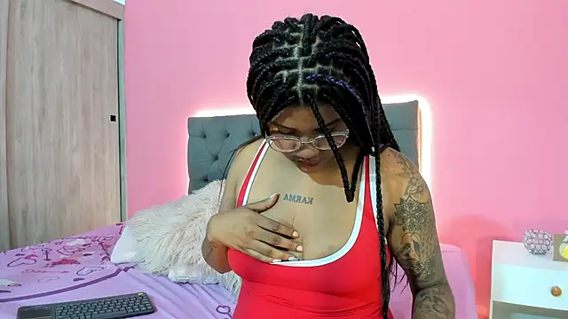 Snapshot of ZahraRose chatting on November 28, 2025, 1:33 pm ZahraRose online show from November 28, 2025, 1:33 pm