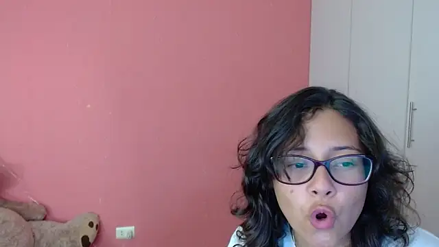 Snapshot of morahaze chatting on January 24, 2025, 1:24 am morahaze online show from January 24, 2025, 1:24 am