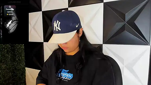 melany rouse18 online show from October 25, 2025, 1:05 am