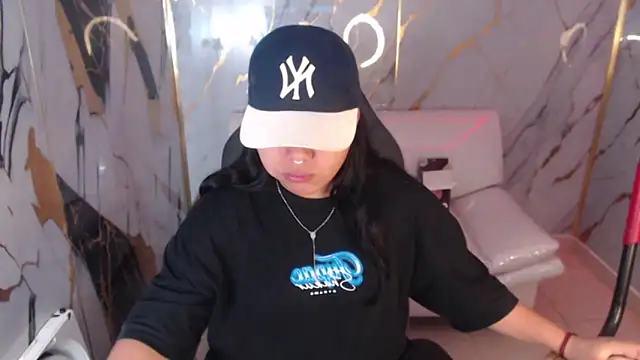 melany rouse18 online show from October 31, 2025, 11:18 am