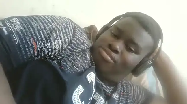 Akawsijunior21 online show from March 3, 2025, 5:52 pm