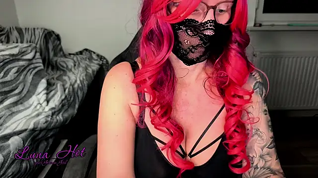 Lunalein online show from January 6, 2026, 6:56 pm