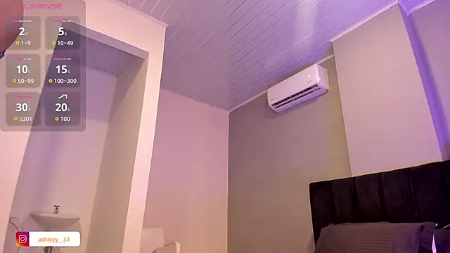 Snapshot of _Ashley_33 chatting on November 3, 2025, 8:12 pm Ashley 33 online show from November 3, 2025, 8:12 pm