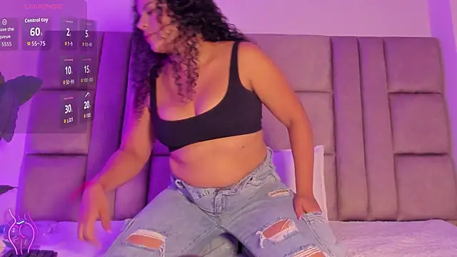  Ashley 33 online show from April 18, 2026, 8:09 pm