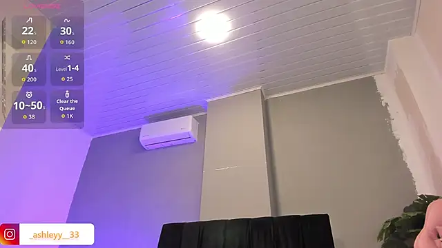 Snapshot of _Ashley_33 chatting on November 28, 2025, 8:25 am Ashley 33 online show from November 28, 2025, 8:25 am