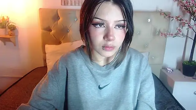 fyreandfox  online show from November 2, 2025, 8:47 pm