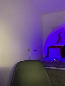 Dahiana Giil online show from October 31, 2025, 7:05 am