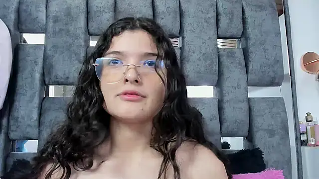 ARTEMISAKIM online show from September 13, 2025, 2:22 am