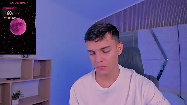 JacobRoberts1 online show from November 4, 2025, 8:23 pm