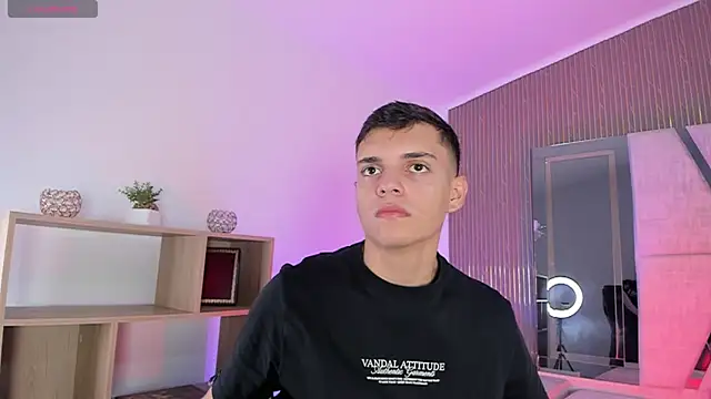 JacobRoberts1 online show from November 28, 2025, 8:20 pm