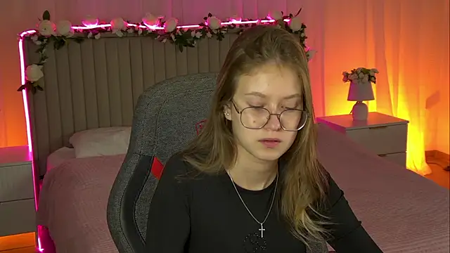 EveMundie online show from October 21, 2025, 12:26 pm