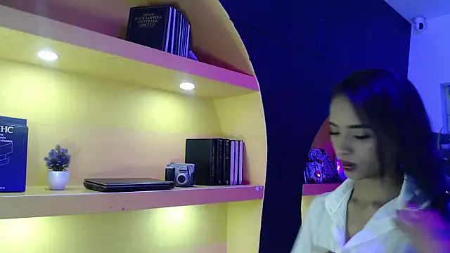 AnahisBennett online show from April 10, 2026, 4:41 am