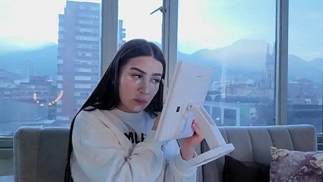 Ivanna West online show from December 1, 2025, 11:44 am