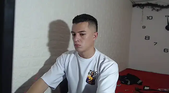 Snapshot of CamiloBeltran_ chatting on March 21, 2025, 7:35 pm CamiloBeltran online show from March 21, 2025, 7:35 pm