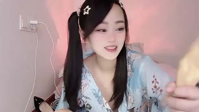 yueyue2003 online show from March 6, 2025, 9:20 pm