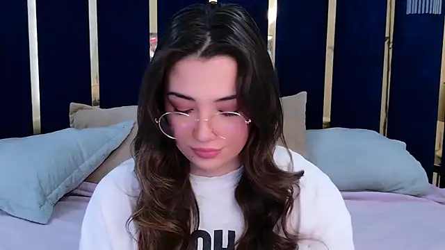 Alice Deleon online show from November 20, 2025, 11:44 am