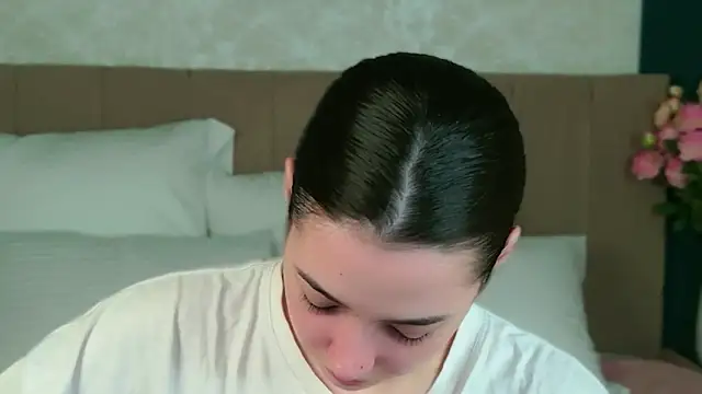 Alice Deleon online show from December 4, 2025, 11:20 am